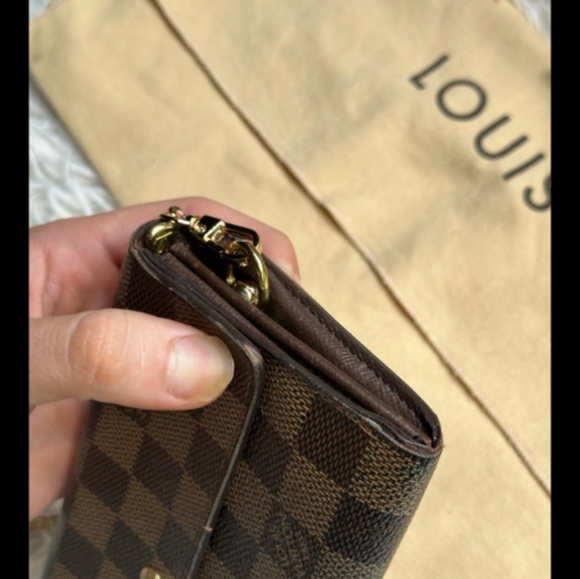 Louis Vuitton Damier Wallet Crossbody - Picture 4 of 4
